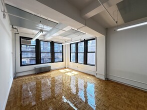 325 W 38th St, New York, NY à louer Photo intérieure– Image 1 sur 5