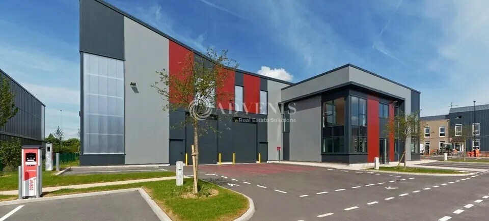 Local d’activités dans Limeil-Brévannes à louer - Photo de l’immeuble – Image 1 sur 9