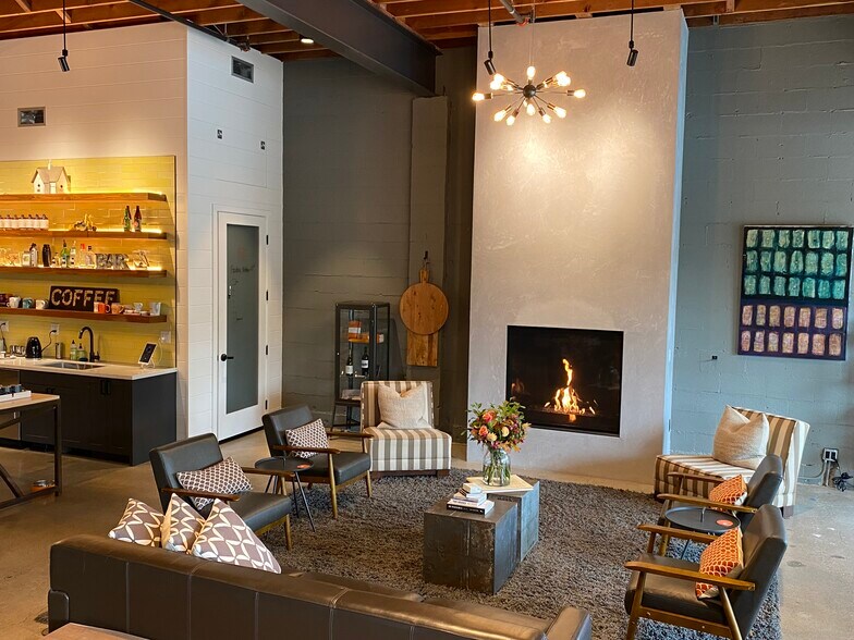 435 Center St, Healdsburg, CA à louer - Hall d’entrée – Image 2 sur 13
