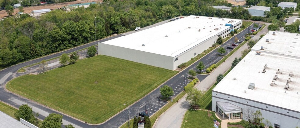 2100 Ampere Dr, Louisville, KY à louer - Photo de l’immeuble – Image 2 sur 3