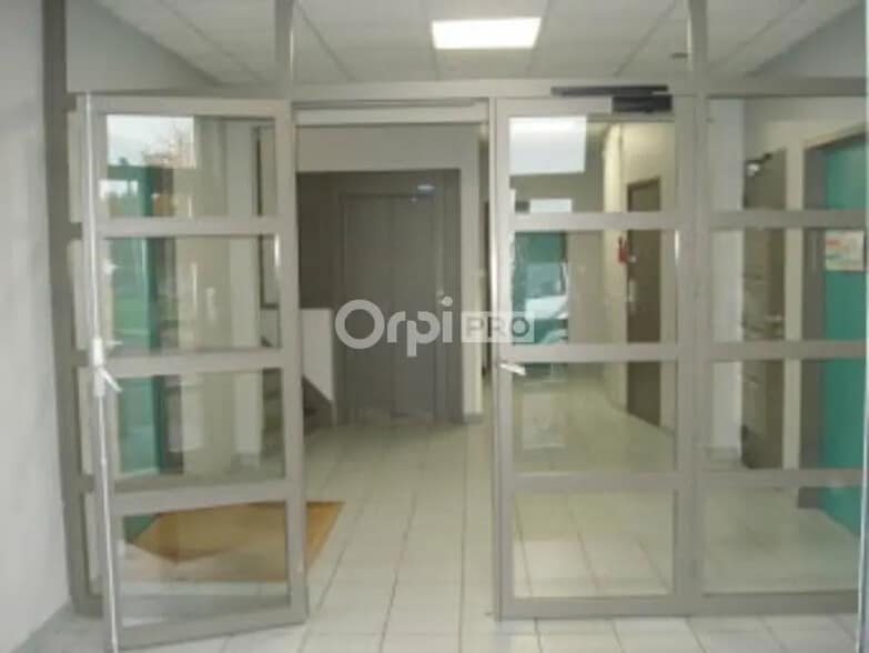 Bureau dans Nevers à louer - Hall d’entrée – Image 3 sur 10