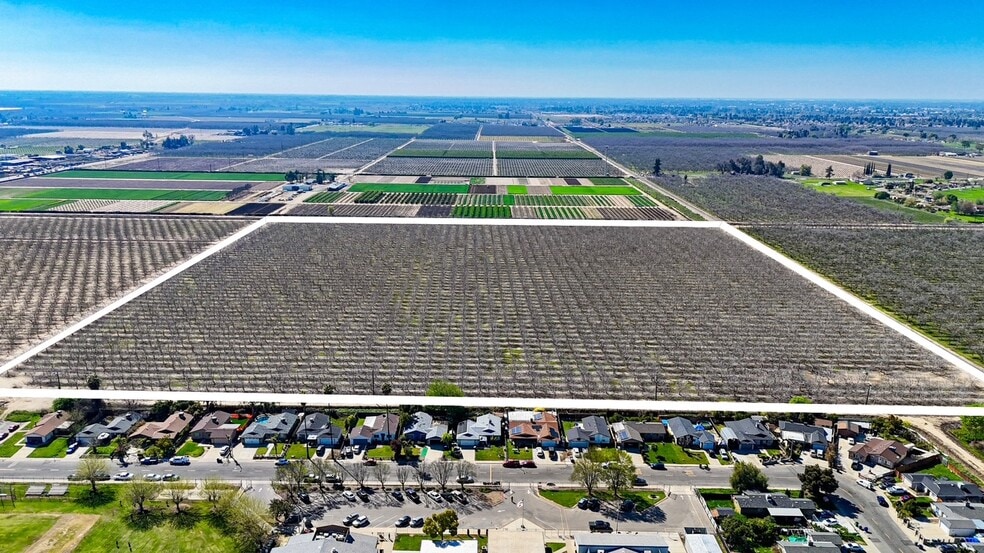 896 N Mariposa Ave, Visalia, CA à vendre - Aérien – Image 3 sur 13