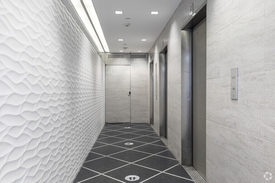 307 Fifth Ave, New York, NY à louer - Hall d’entrée – Image 3 sur 12