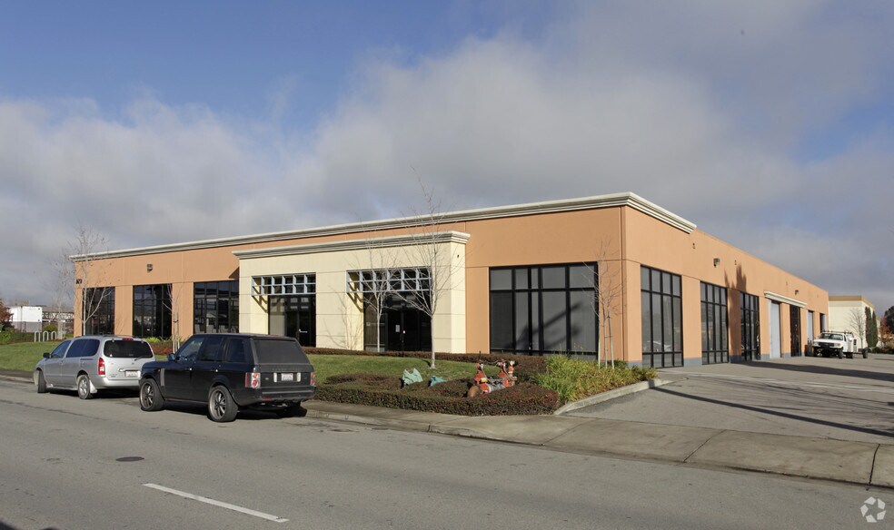 800 Lindberg Ln, Petaluma, CA à louer - Photo de l’immeuble – Image 3 sur 12