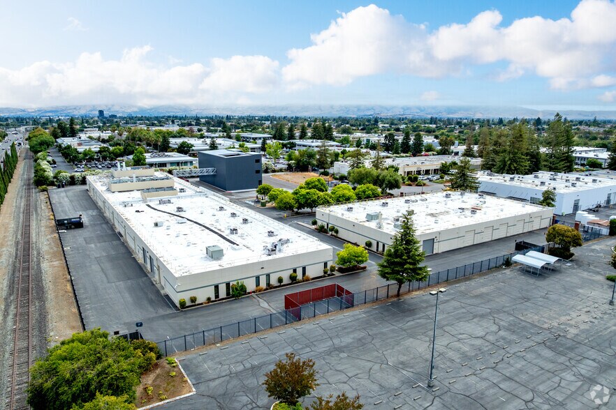 502 Vandell Way, Campbell, CA à vendre - Photo de l’immeuble – Image 3 sur 5