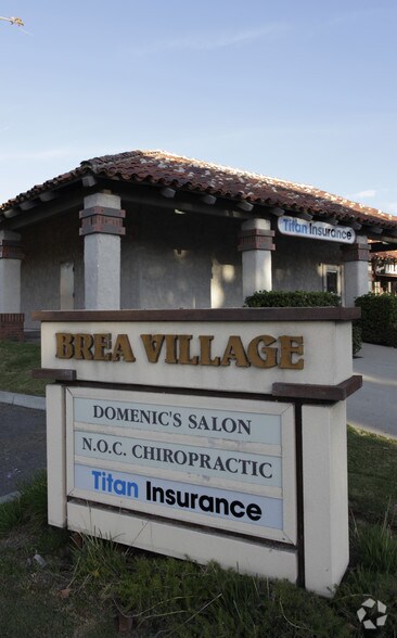 1001-1045 E Imperial Hwy, Brea, CA à louer - Photo de l’immeuble – Image 2 sur 14