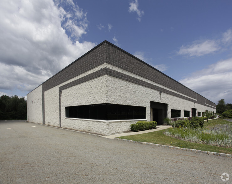28 Industrial Dr, Middletown, NY à louer - Photo principale – Image 2 sur 15