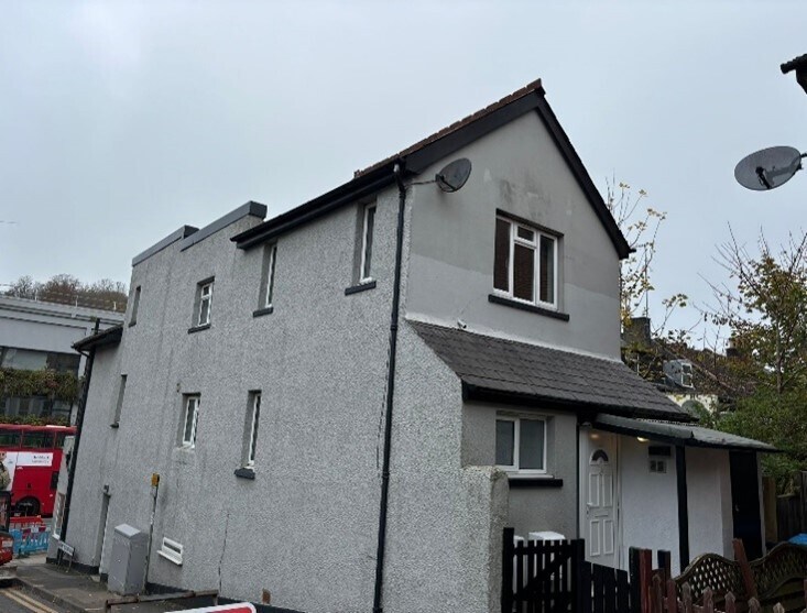 12 Croydon Rd, Caterham à vendre - Photo de l’immeuble – Image 3 sur 12