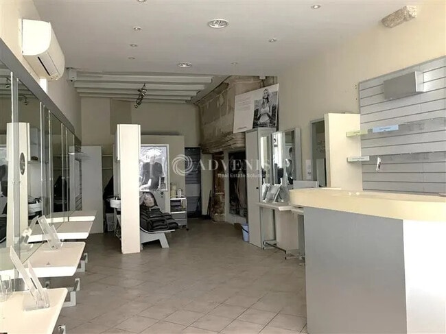 Plus de détails pour Local commercial à vendre