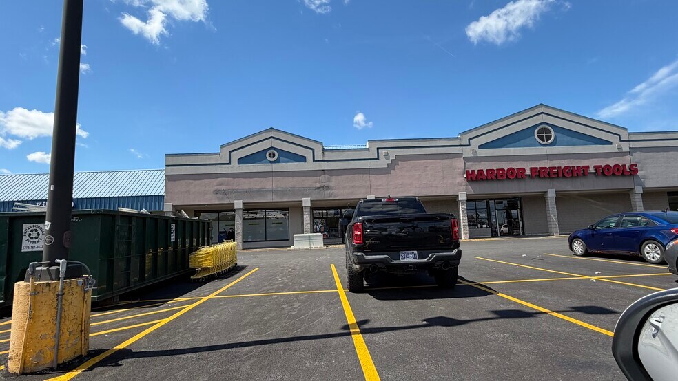 709 N Main St, North Syracuse, NY à louer - Photo de l’immeuble – Image 3 sur 7