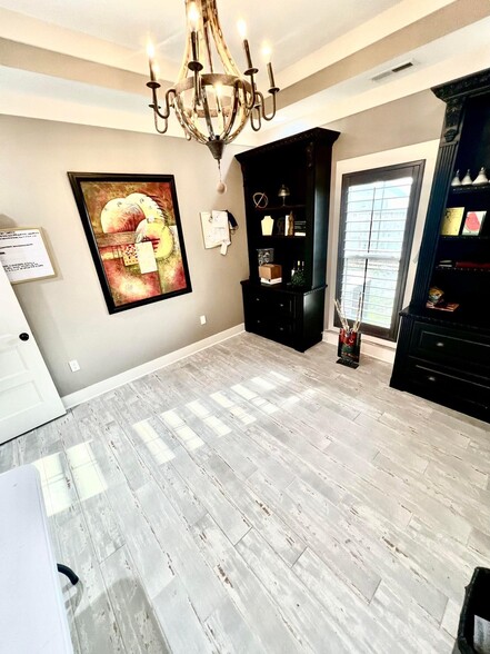 102 Kimberly Ave, Muscle Shoals, AL à vendre - Photo intérieure – Image 3 sur 11