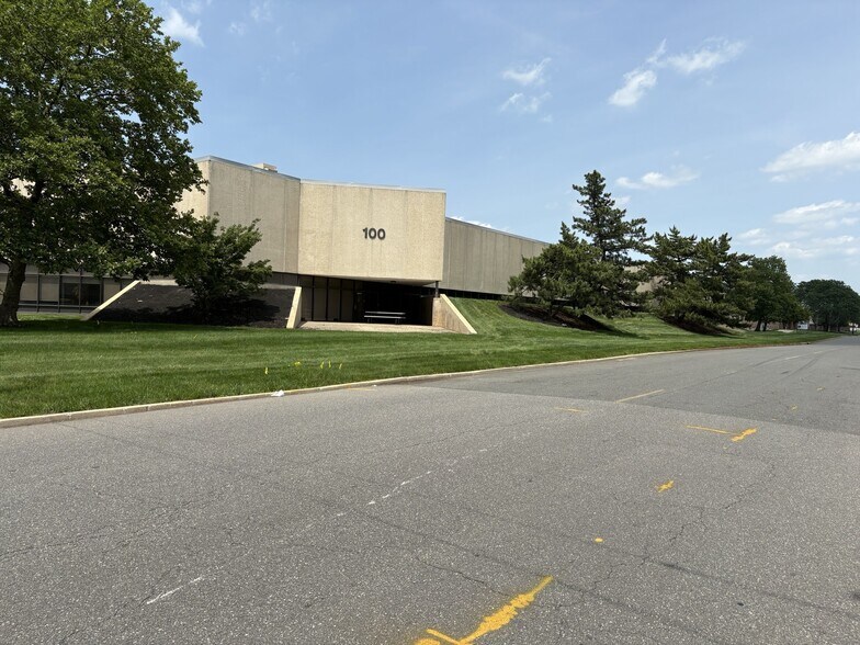 100 Newfield Ave, Edison, NJ à louer - Photo de l’immeuble – Image 2 sur 3