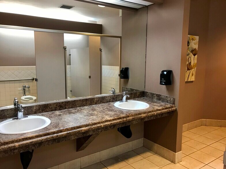 5700 E Franklin Rd, Nampa, ID à louer - Photo intérieure – Image 2 sur 11