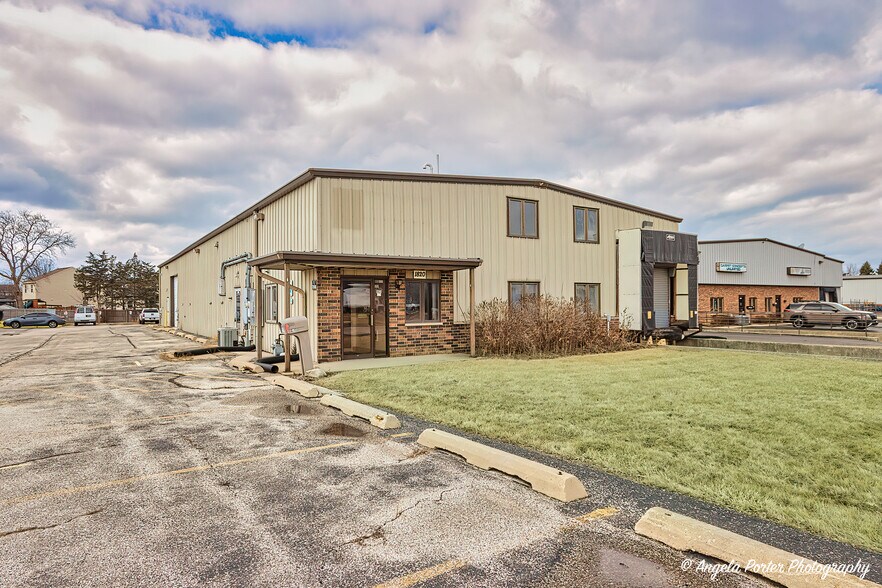 1820 Circuit Dr, Round Lake Beach, IL à louer - Photo de l’immeuble – Image 2 sur 15