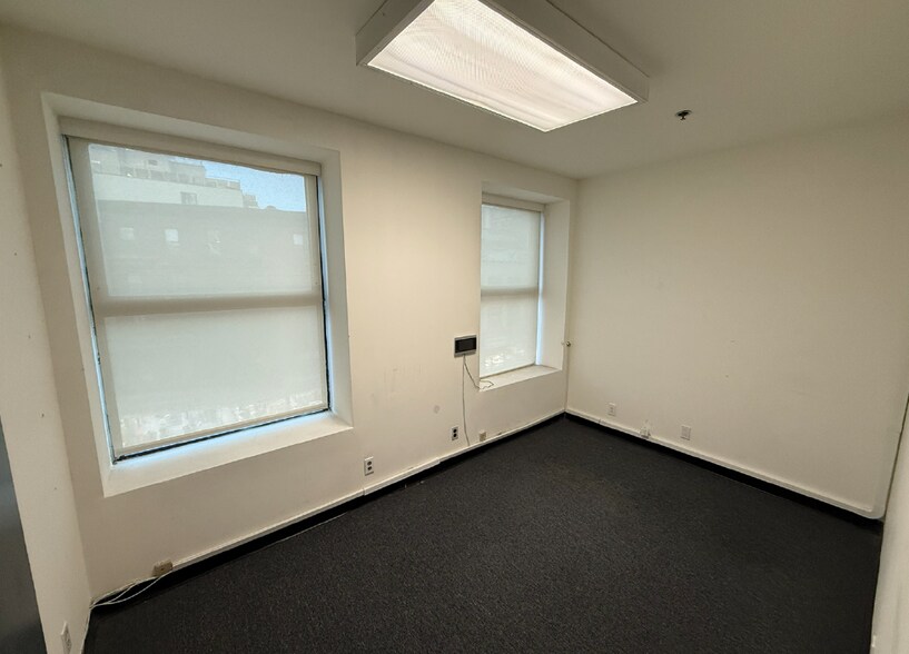 210 Canal St, New York, NY à vendre - Photo de l’immeuble – Image 2 sur 7