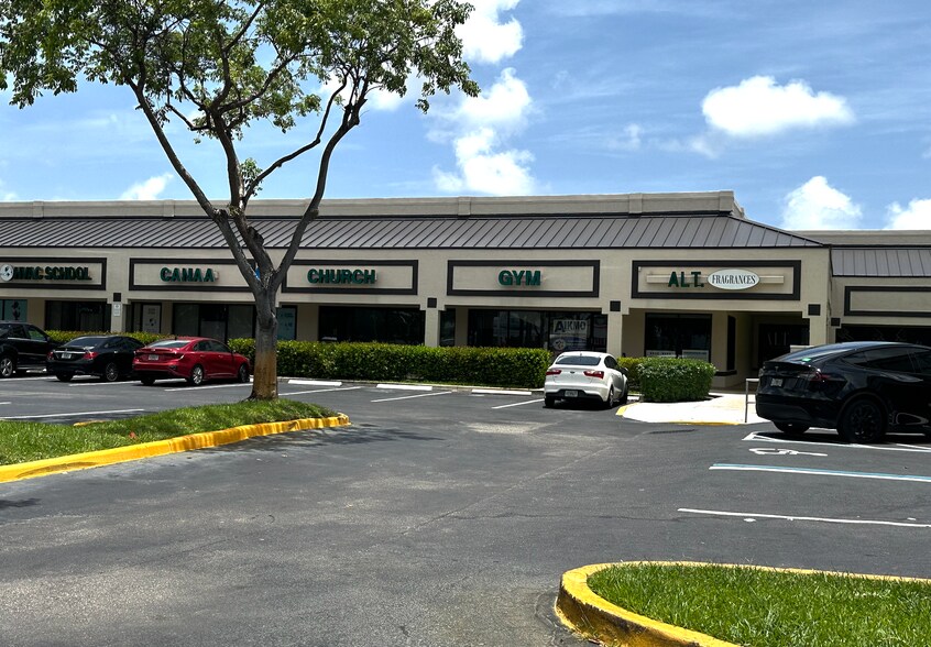3500 N Powerline Rd, Pompano Beach, FL à louer - Photo de l’immeuble – Image 1 sur 6