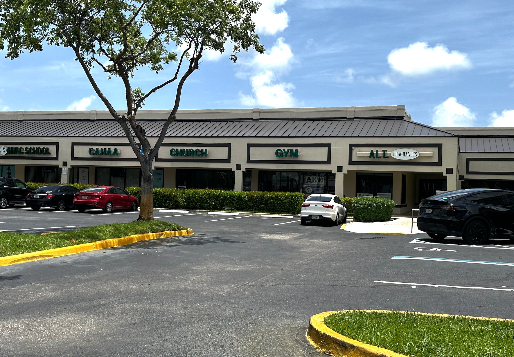 3500 N Powerline Rd, Pompano Beach, FL à louer Photo de l’immeuble– Image 1 sur 7