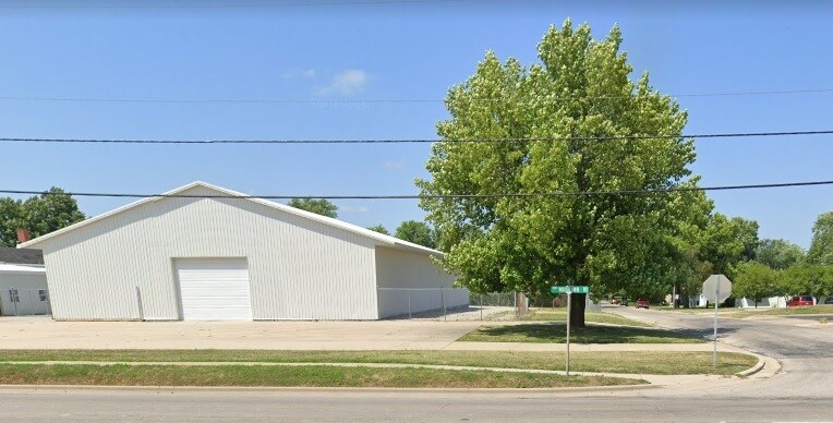 910 Woodlawn Rd, Lincoln, IL à louer - Photo de l’immeuble – Image 2 sur 5