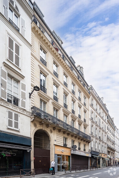 10 Rue De Paradis, Paris à louer - Photo de l’immeuble – Image 2 sur 8