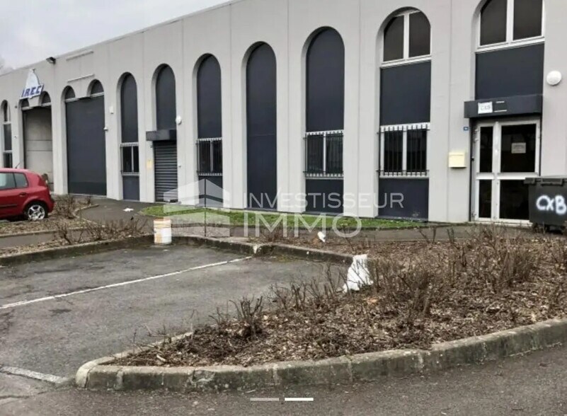 Local d’activités dans Noisy-le-Grand à louer - Photo de l’immeuble – Image 1 sur 5