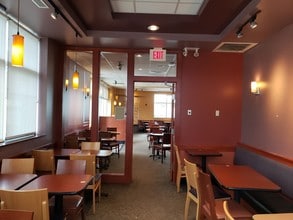 221 N 66th St, Lincoln, NE à louer Hall d’entrée– Image 2 sur 8