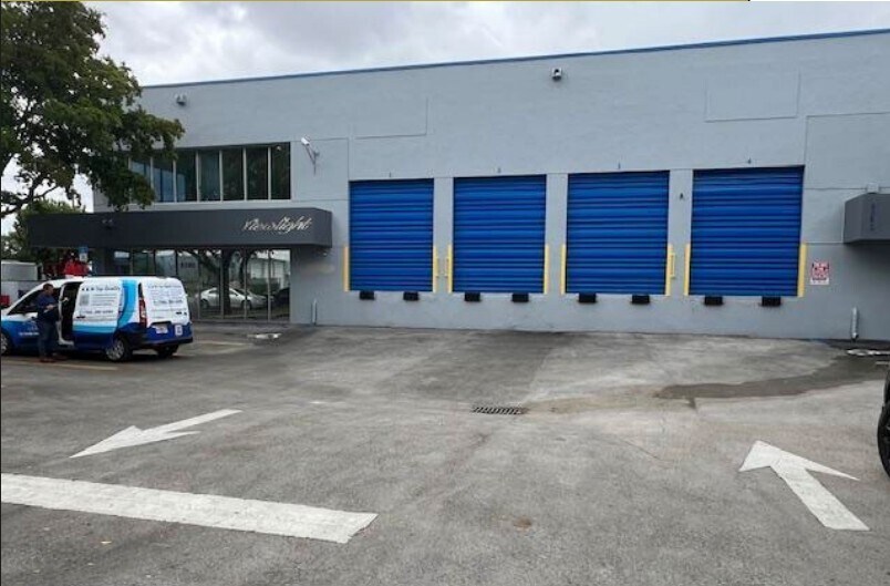 8351-8391 NW 64th St, Miami, FL à louer - Photo de l’immeuble – Image 2 sur 5