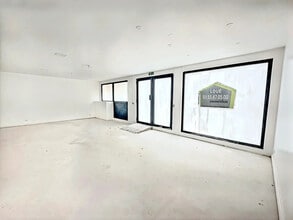 Local commercial dans Rueil-Malmaison à louer Photo intérieure– Image 2 sur 4