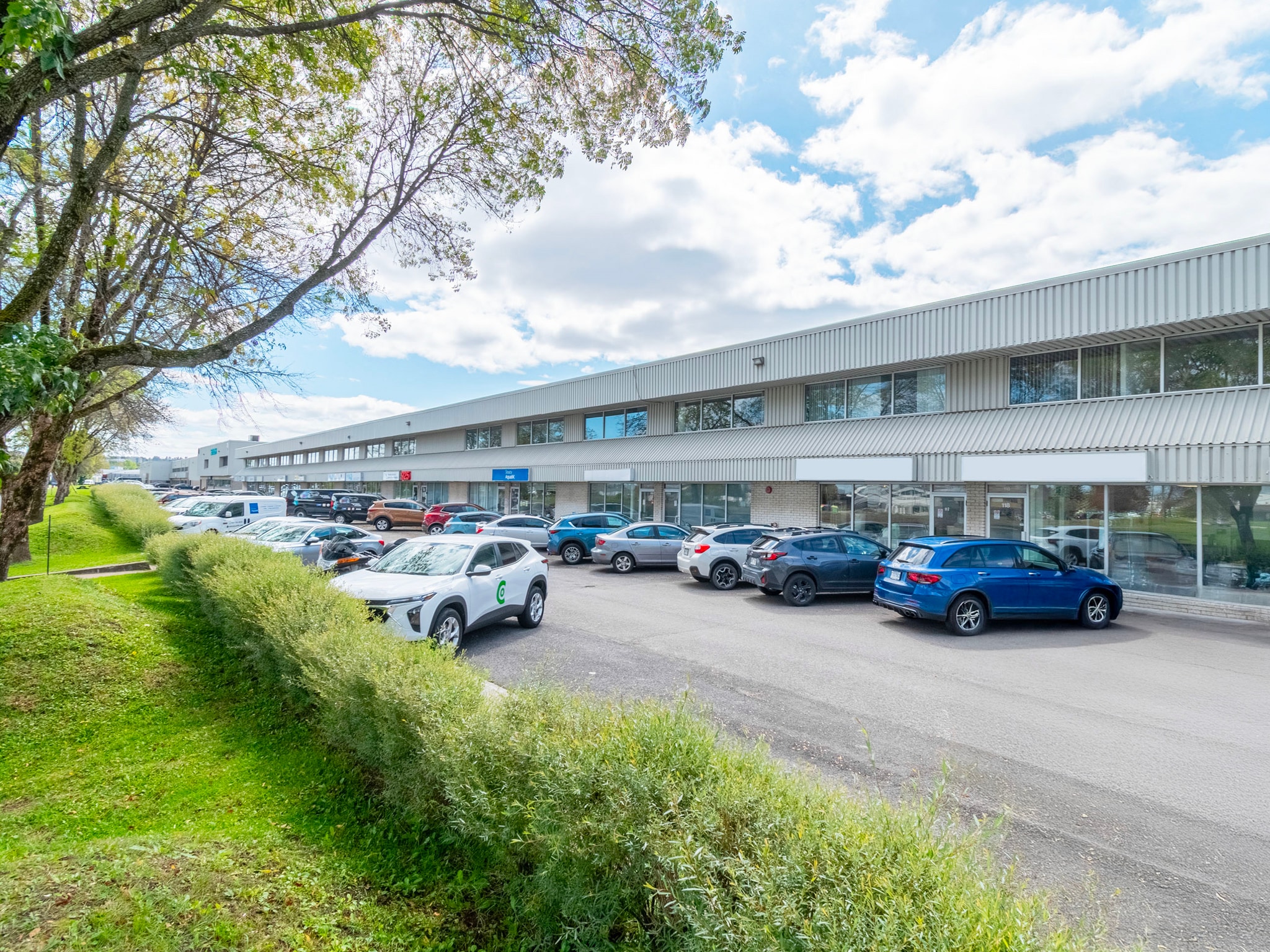 925 Av Newton, Québec, QC à louer Photo principale– Image 1 sur 11