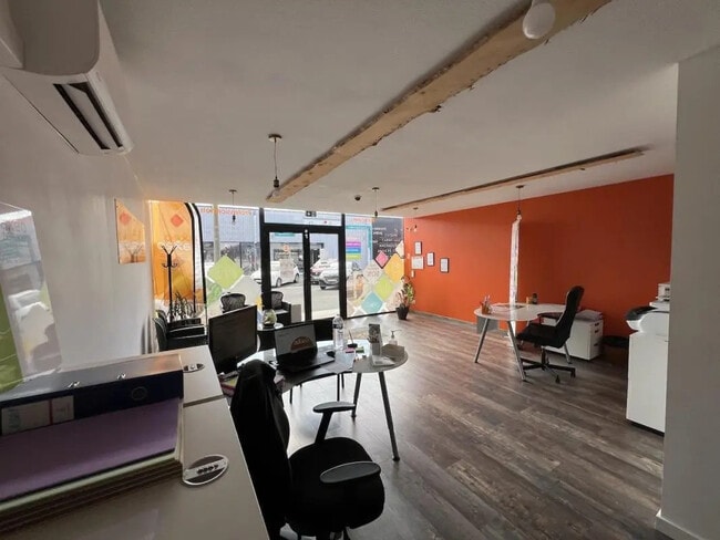 Plus de détails pour Local commercial à louer