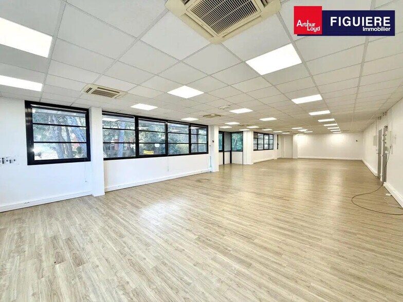 1330 Avenue Jean-René Guillibert Gautier De La Lauzière, Aix-en-Provence à louer - Photo de l’immeuble – Image 2 sur 18