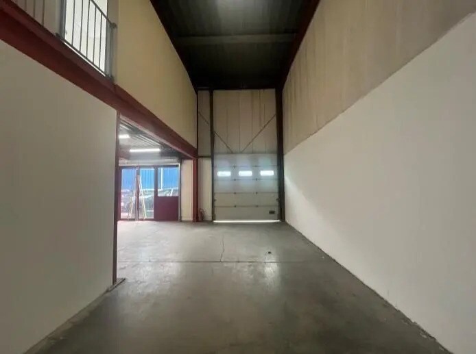 Local d’activités dans Champigny-sur-Marne à louer - Photo de l’immeuble – Image 1 sur 7