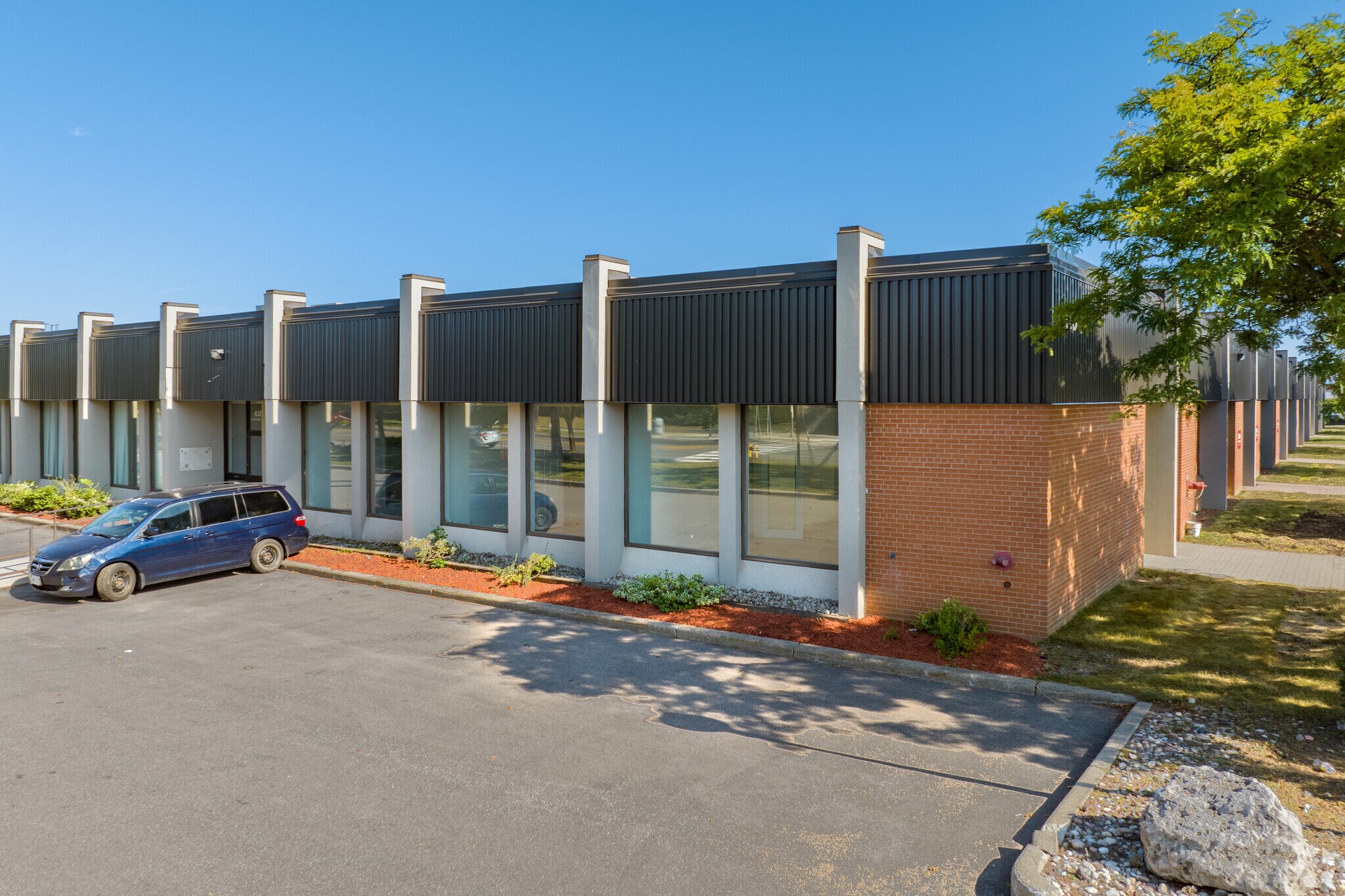 415 Horner Ave, Toronto, ON à louer Photo principale– Image 1 sur 3