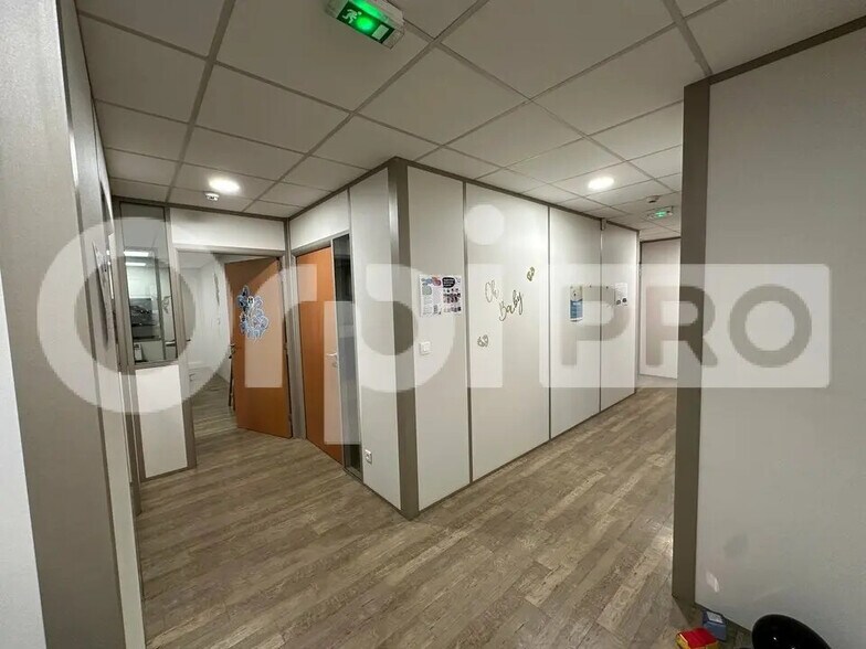 Bureau dans Villefranche-sur-Saône à louer - Photo de l’immeuble – Image 3 sur 4