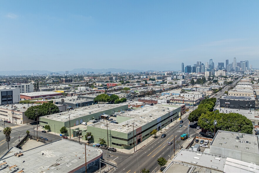 3499 S Main St, Los Angeles, CA à louer - Photo de l’immeuble – Image 3 sur 9