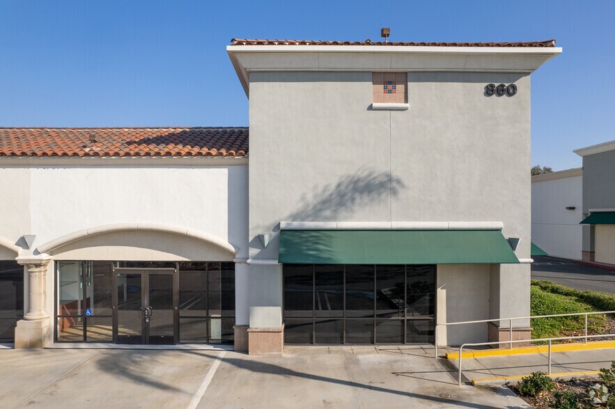 860 N Rose Dr, Placentia, CA à vendre - Photo de l’immeuble – Image 2 sur 25