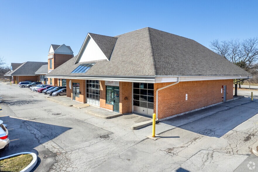 555 N Rivermede Rd, Concord, ON à louer - Photo de l’immeuble – Image 1 sur 2