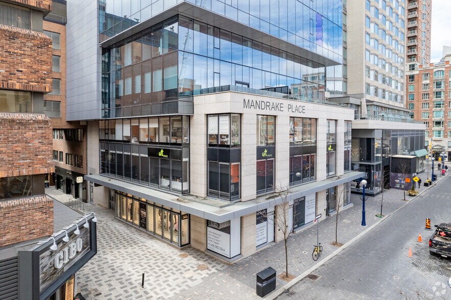 135 Yorkville Ave, Toronto, ON à louer - Photo de l’immeuble – Image 3 sur 4