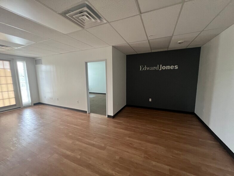 2570 Justin Rd, Lewisville, TX à louer - Photo de l’immeuble – Image 2 sur 14