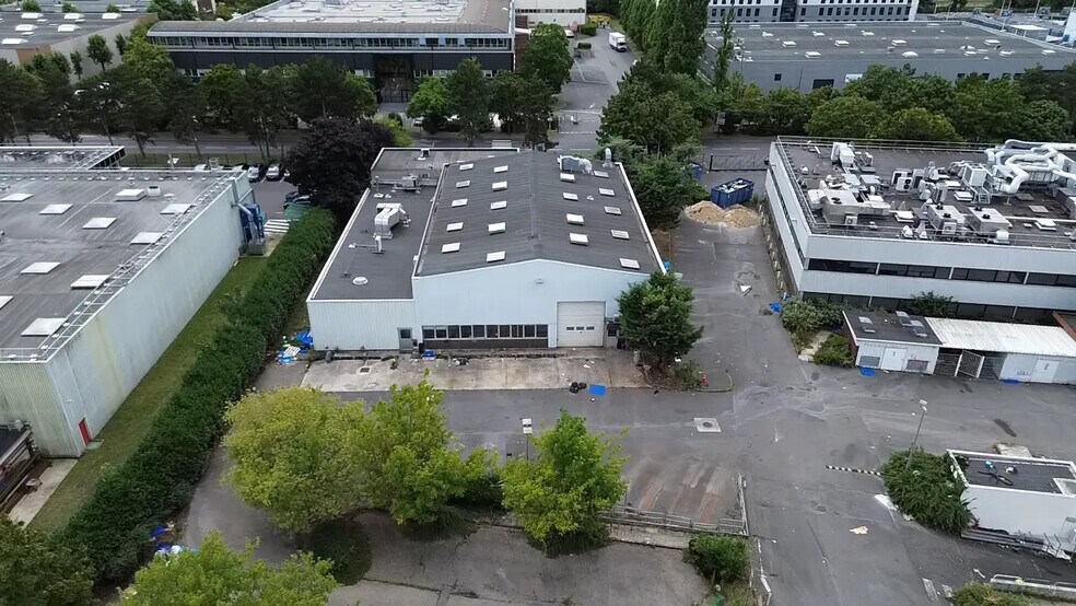 Local d’activités dans SAINT-OUEN-L'AUMONE à louer - Photo de l’immeuble – Image 3 sur 19