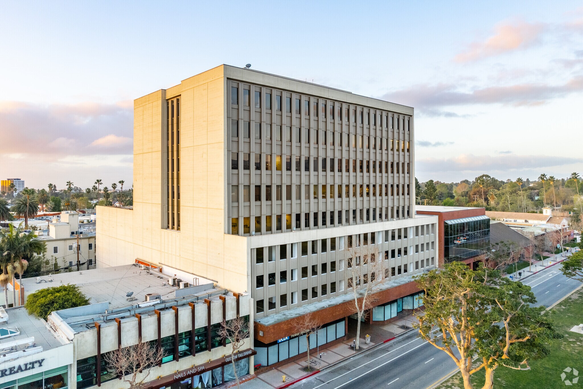 11980 San Vicente Blvd, Los Angeles, CA à louer Photo de l’immeuble– Image 1 sur 9