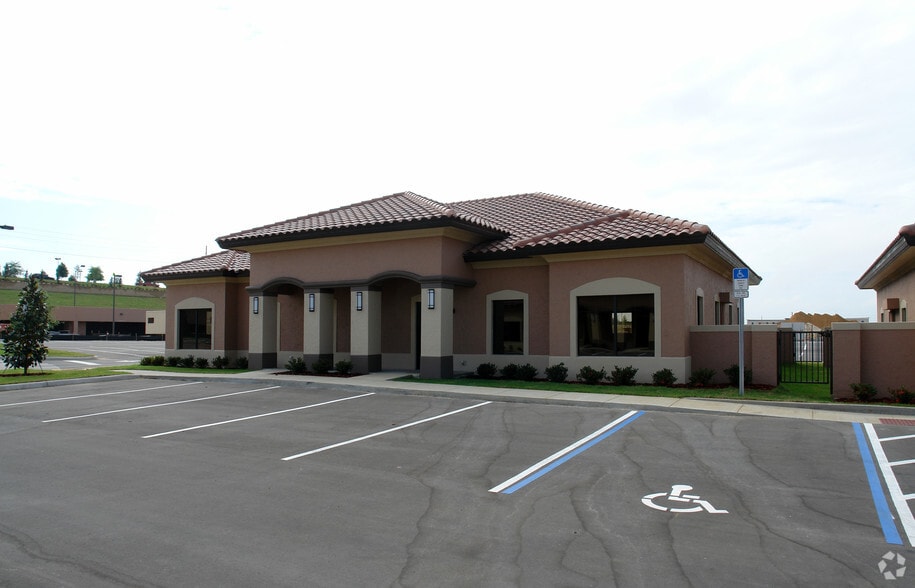845 Oakley Seaver Dr, Clermont, FL à louer - Photo de l’immeuble – Image 2 sur 15