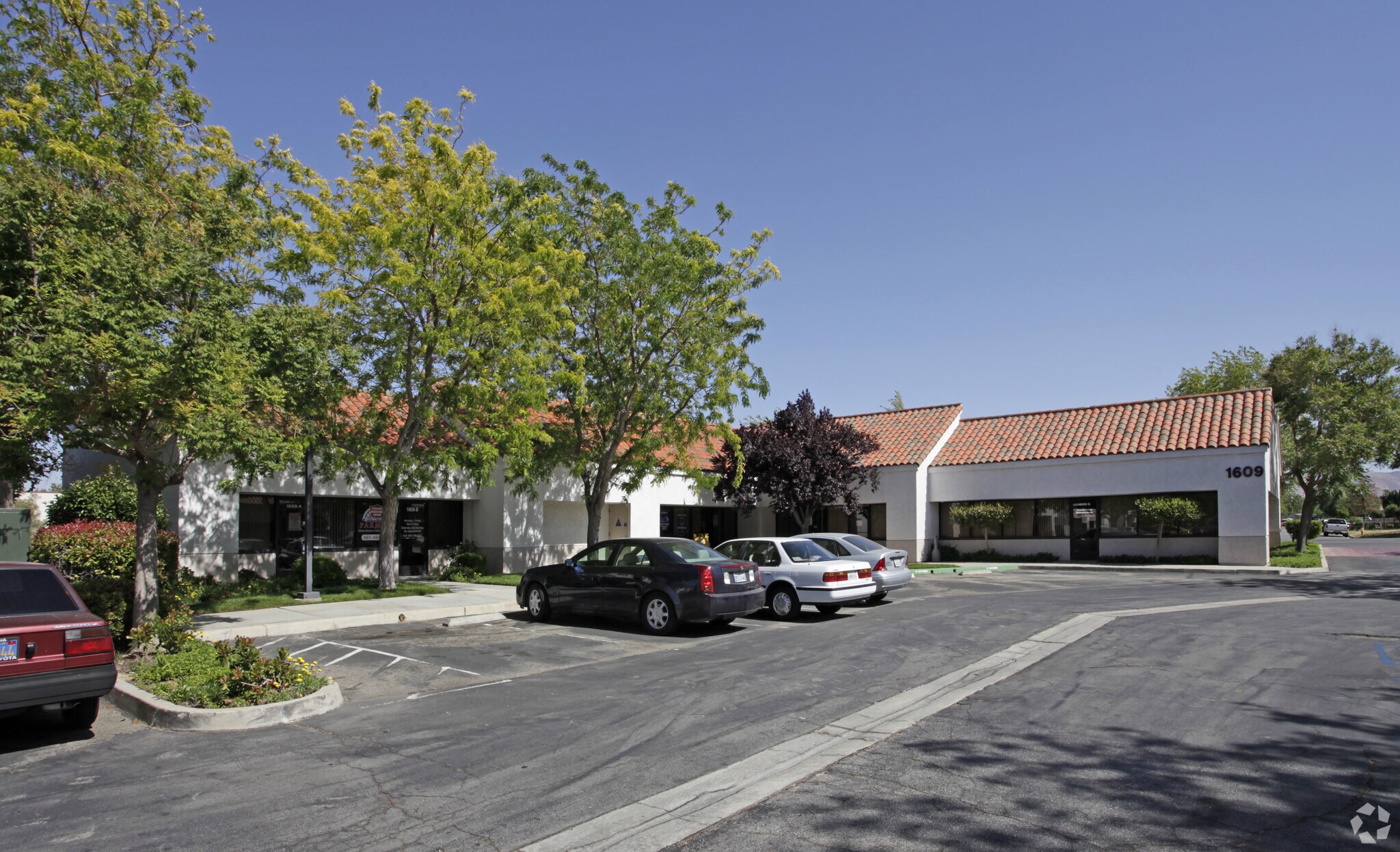 1609 E Palmdale Blvd, Palmdale, CA à vendre Photo principale– Image 1 sur 13