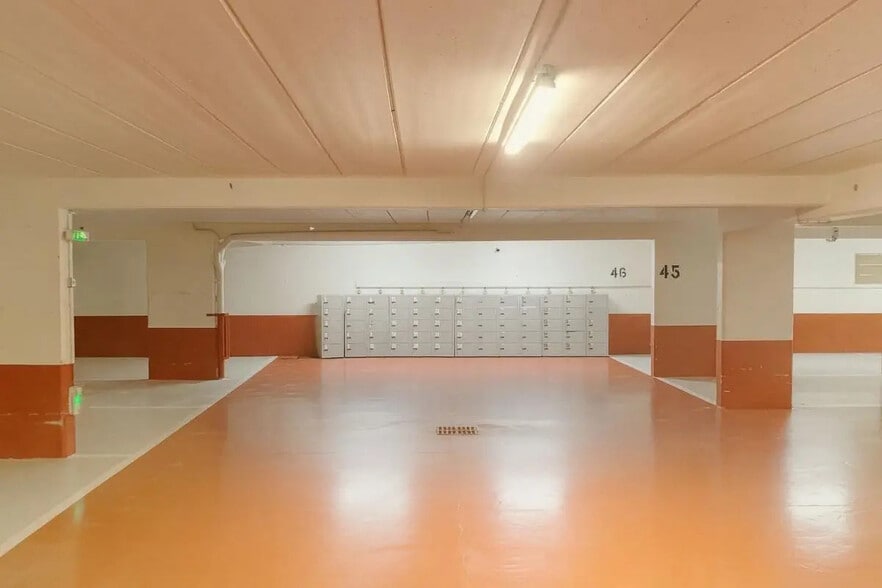 Industriel/Logistique dans Paris à louer - Photo de l’immeuble – Image 3 sur 6