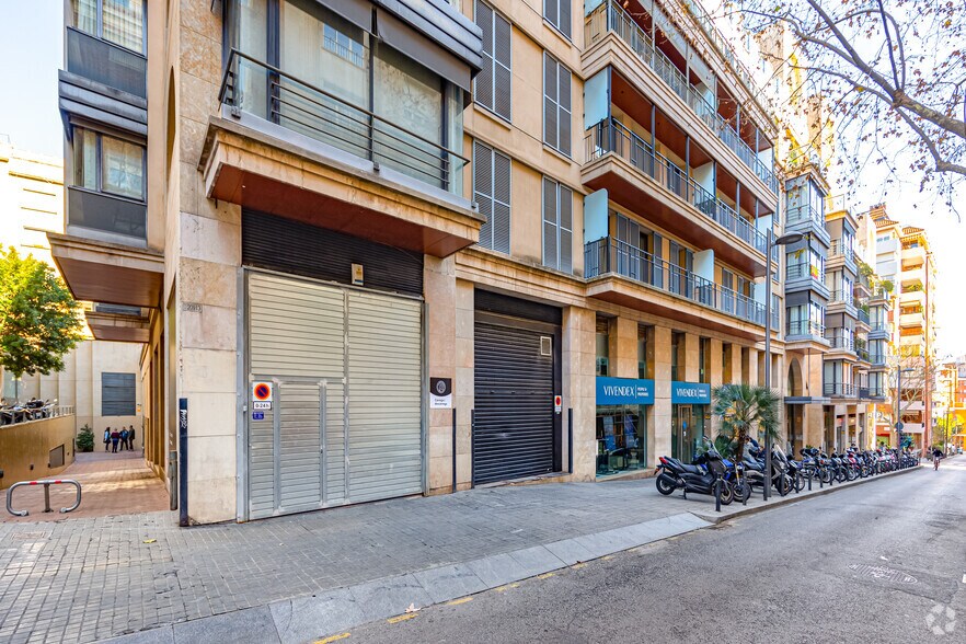 Carrer De Folgueroles, 17, Barcelone, Barcelona à louer - Photo de l’immeuble – Image 2 sur 7