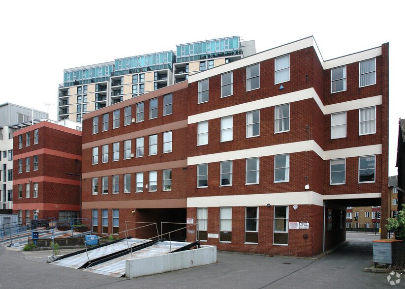 309 Ballards Ln, Londres à louer - Photo de l’immeuble – Image 2 sur 7