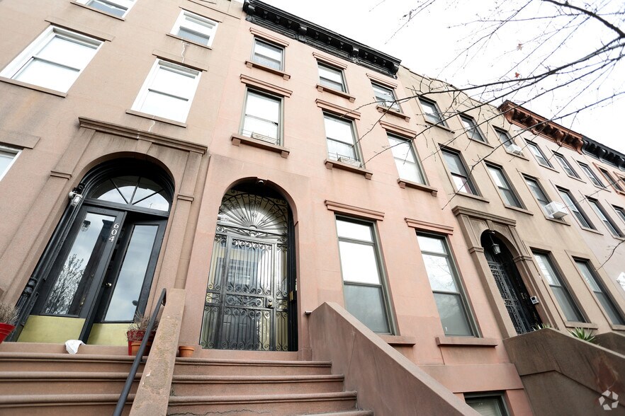 602 Henry St, Brooklyn, NY à vendre - Photo de l’immeuble – Image 3 sur 26