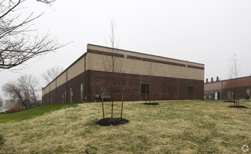 340-348 Nina Way, Warminster, PA à louer - Photo de l’immeuble – Image 2 sur 8