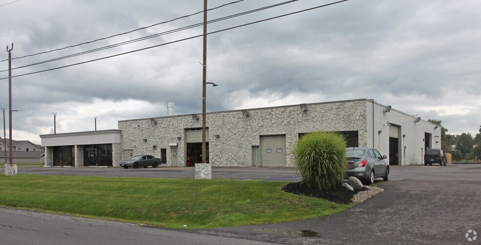 7110 Henry Clay Blvd, Liverpool, NY à louer - Photo de l’immeuble – Image 3 sur 4