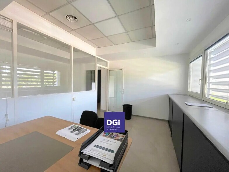 Bureau dans Nîmes à louer - Photo de l’immeuble – Image 1 sur 5