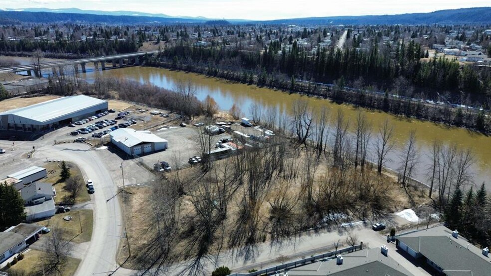757 Preston Rd, Prince George, BC à vendre - Photo principale – Image 1 sur 23